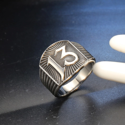 Vintage 316L Edelstahl Nummer 13 Siegelring Für Herren Gothik Biker Schildform Strahlendes Muster Fingerring Schmuck