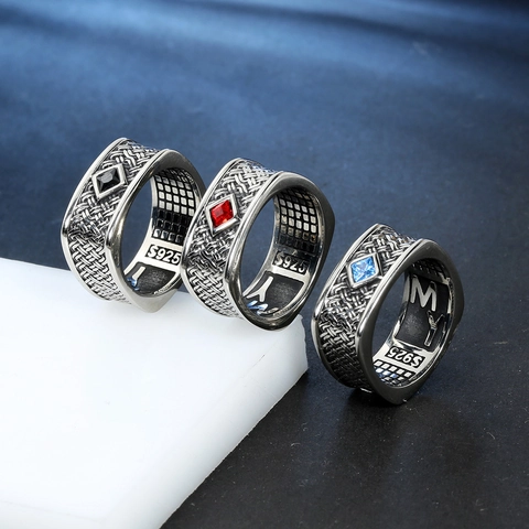 Anello da Uomo in Acciaio al Titanio Vintage Trama Intrecciata Geometrico con Strass Quadrato Incastonato Anello Retro Punk Lucidato