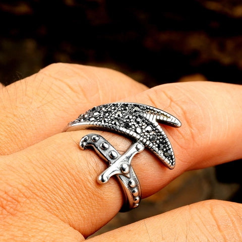 Anello da Uomo in Acciaio Inossidabile a Forma di Spada Vintage Punk Gotico Con Intarsio di Strass Neri Gioielli Personalizzati