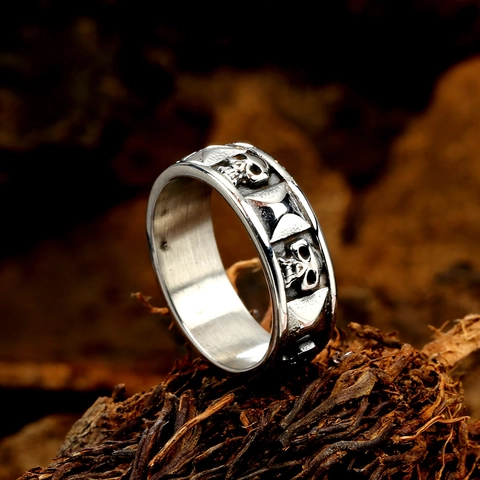 Anello da Uomo in Acciaio Inossidabile Vintage Teschio Gotico Punk Rock Borchie a Piramide Anello Geometrico Hip Hop Gioielli