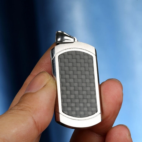 Collana con Pendente Dog Tag Militare in Acciaio al Titanio con Intarsio in Fibra di Carbonio per Uomo Stile Industriale Occidentale Gioielli
