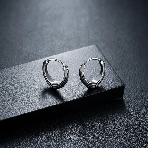 Orecchini a Cerchio Triangolari in Acciaio Inossidabile al Titanio Vintage per Uomo Donna Orecchini Huggie Scanalati con Linee Parallele Geometriche Gioielli