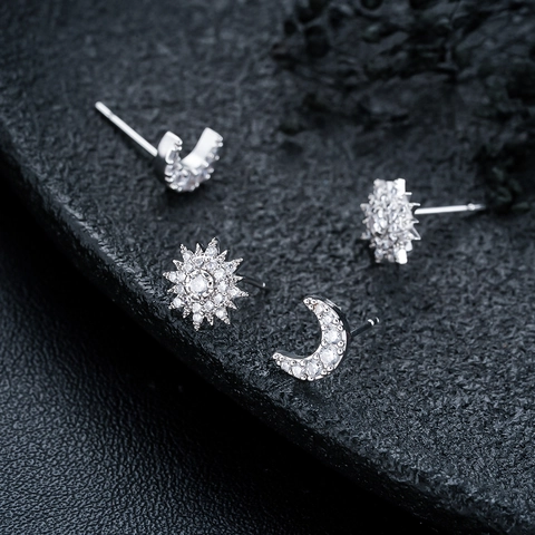 Orecchini a Bottone Sole Luna Asimmetrici in Rame con Strass Brillanti Celesti con Perno in Acciaio Inossidabile per Donna Uomo