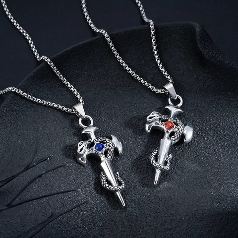 Collana con Ciondolo a Spada Avvolta da Serpente in Lega Gotica Punk Strass Gioielli a Catena Lunga con Croce a Spada Stile Dark Retrò