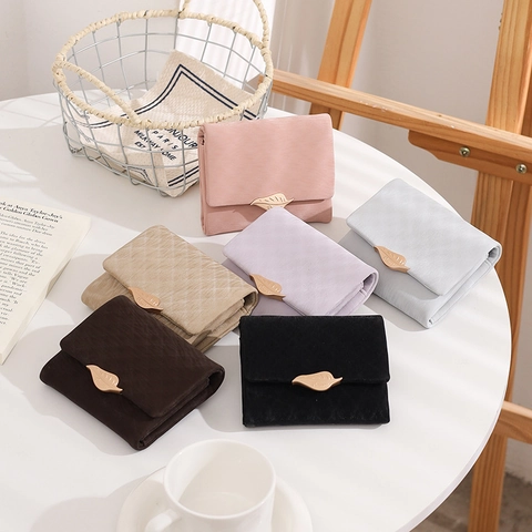 Portafoglio Corto in Pelle PU da Donna Con Fibbia in Metallo a Foglia Portamonete alla Moda Slot Multi Card Pochette Funzionale per Donne Studenti