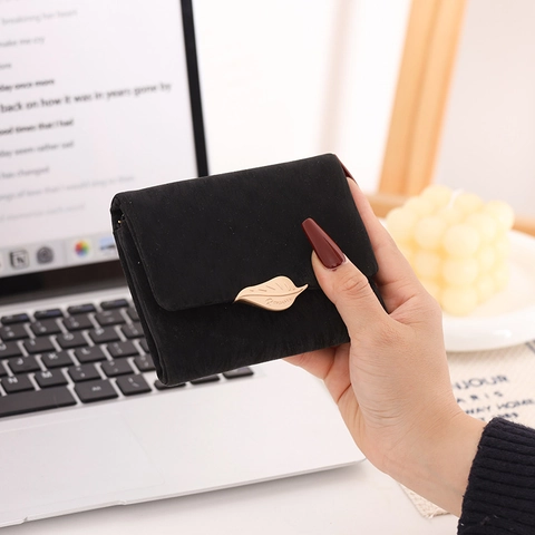 Portafoglio Corto in Pelle PU da Donna Con Fibbia in Metallo a Foglia Portamonete alla Moda Slot Multi Card Pochette Funzionale per Donne Studenti