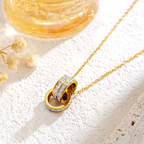Collier Pendentif Double Anneau Entrelacé en Acier Inoxydable pour Femme Bijoux Pavé de Strass Chaîne de Clavicule Or Argent Accessoires