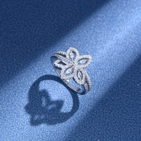 Anello a Fiore Irregolare in Argento Sterling 925 Lussuoso Micro Pavé di Zirconia Design Floreale Esagerato Gioiello Anello per Donna