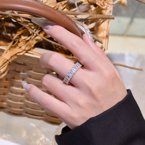 925 Sterling Silver Emerald Cut Eternity Band Ring For Women Shining Rhinestone Inlaid Fashion Jewelry Wedding Party Finger Ring
