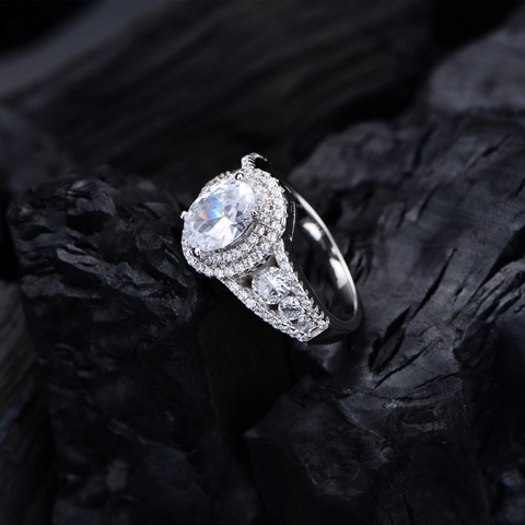 Luxury 925 Sterling Silver Oval Cut Rhinestone Halo Engagement Ring For Women Dainty Vintage Geometric Silver Ring Jewelry Gift