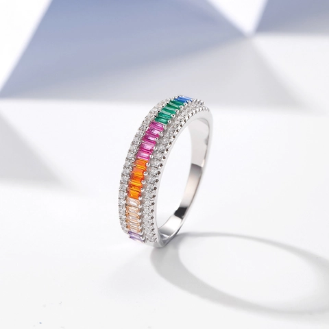 Bague en Argent Sterling 925 avec Zirconia Coloré Arc-en-Ciel Triple Rangée Incrustée de Zirconia Coupe Rectangulaire Mode Femme Bijoux