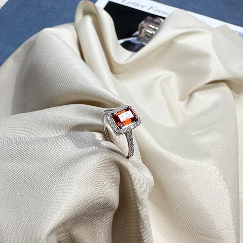 925 Sterling Silver Emerald Cut Red Zirconia Ring For Women Luxurious Halo Engagement Wedding Band Fashion Hand Jewelry Gift