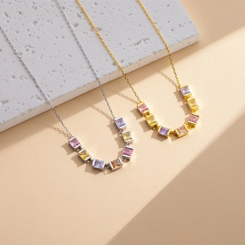Collier en Argent Sterling 925 avec Zirconia Carré Coloré pour Femme Douce Pendentif Géométrique Arc-en-Ciel Bijoux Fantaisie