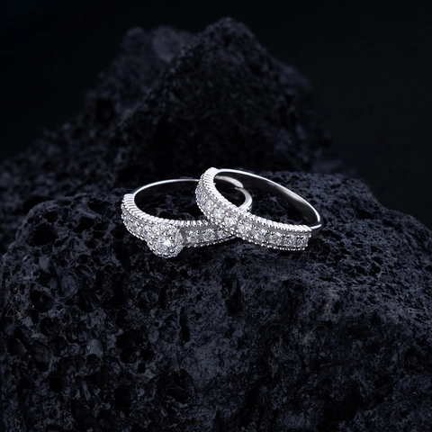 Elegant 925 Sterling Silver Halo Ring Set For Women Luxury Pave Rhinestone Row Wedding Band Set Bridal Jewelry Engagement Gift