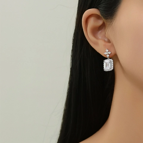 Orecchini a Bottone Halo in Zirconia Taglio Smeraldo Argento Sterling 925 Placcato Oro Bianco Gioielli Eleganti Donna