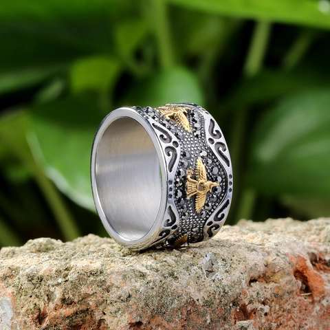 Anello da Uomo Vintage in Acciaio al Titanio con Aquila a Rilievo Fascia Larga Oro Argento Bicolore Punk Massonico Gioielli