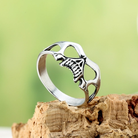 Anillo de Acero de Titanio Vintage con Mandíbula de Calavera Calado Punk Gótico Pulido Anillo de Banda para Hombre Mujer Joyería