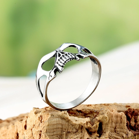 Anillo de Acero de Titanio Vintage con Mandíbula de Calavera Calado Punk Gótico Pulido Anillo de Banda para Hombre Mujer Joyería
