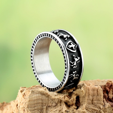 Anillo de Acero de Titanio Vintage Cruz Caballo Escudo Relieve para Hombre Retro Punk Biker Banda Ancha Joyería Pulida