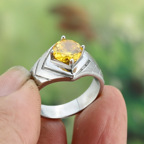 Anillo de Banda Clásico de Acero Inoxidable con Strass para Hombre y Mujer Minimalista Tallado en V Geométrico Pulido Anillo de Boda Joyería