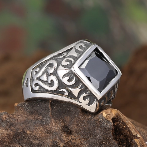 Anello Punk da Uomo in Acciaio Inossidabile Vintage Retro Con Intarsio di Strass Fascia Incisa Gioielli Moda Geometrici Gotici Regalo per Uomo