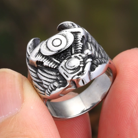 Anello da Uomo Vintage in Acciaio Inossidabile Punk Biker Motore V-Twin Ali Testa di Gufo Design Finitura Retro Ossidata Gioielli