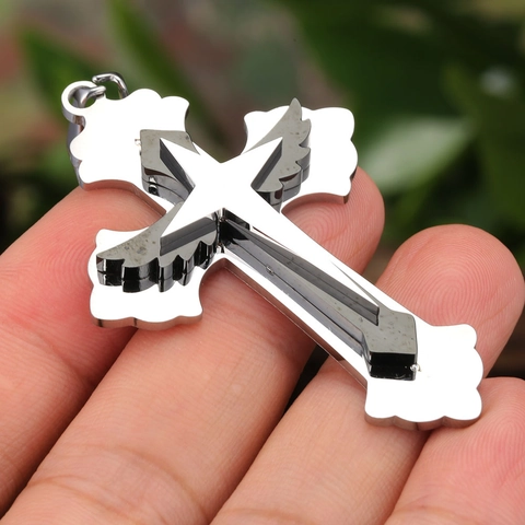 Collier Pendentif Croix Aile en Acier Inoxydable pour Hommes Femmes Gothique Punk Triple Couche Bijoux de Pendentif Croix Religieuse
