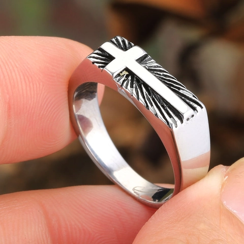 Vintage Stainless Steel Cross Signet Ring For Men Relief Religious Gothic Radiating Lines Polished Finger Ring Jewelry Gift