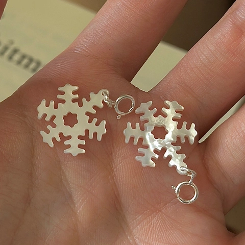 S925 Sterling Silver Snowflake Pendant Necklace With Mother Of Pearl Shell Inlay Minimalist Elegant Winter Jewelry For Women