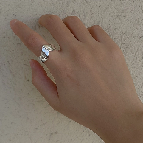Anillo de Onda Irregular de Plata de Ley 925 para Mujer Minimalista Textura Martillada Anillo Abierto Ajustable Joyería de Estilo Industrial