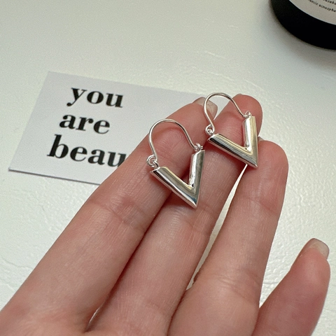 Orecchini a Gancio a Forma di V in Argento Sterling 925 Minimalisti Lucidi Geometrici a Lettera V per Donna Gioielli