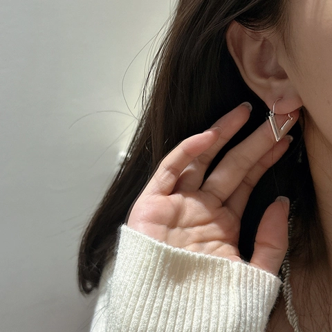 Orecchini a Gancio a Forma di V in Argento Sterling 925 Minimalisti Lucidi Geometrici a Lettera V per Donna Gioielli