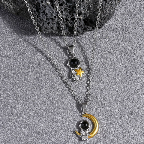 Collier de Couple Astronaute en Alliage Créatif Pendentif Spationaute Étoile Lune Chaîne à Maillons pour Amoureux Bijoux