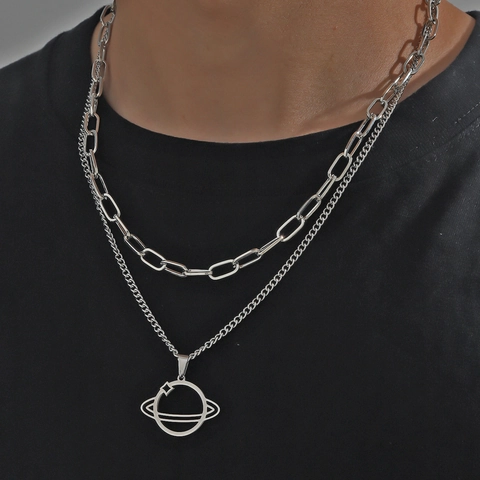 Collana con Pendente a Forma di Pianeta Saturno in Acciaio al Titanio Hip Hop Unisex a Doppio Strato Catena Lucida