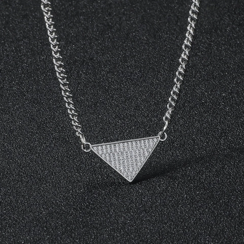 Lussuosa Collana con Ciondolo a Triangolo Invertito in Argento Lega Personalizzata Geometrica con Strass Completi Scintillanti Gioielli Moda Uomo Donna