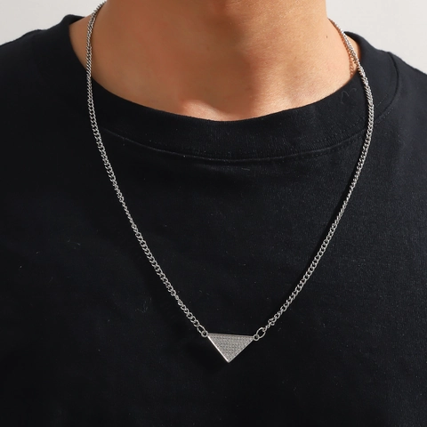 Lussuosa Collana con Ciondolo a Triangolo Invertito in Argento Lega Personalizzata Geometrica con Strass Completi Scintillanti Gioielli Moda Uomo Donna