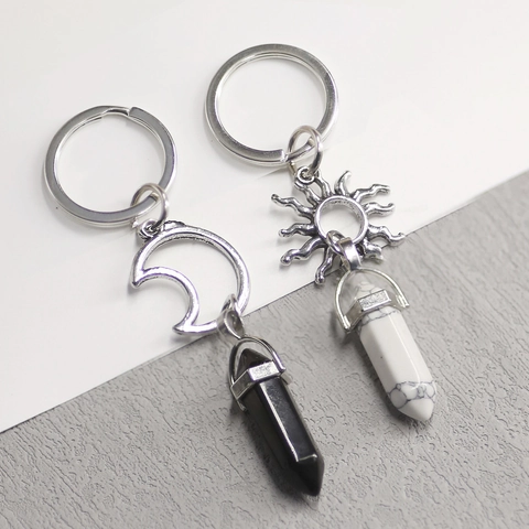 Porte-clés Pendentif Pierre Soleil Lune Vintage en Alliage Anneau Porte-clés Céleste Boho Couple Accessoire Créatif de Suspension de Sac