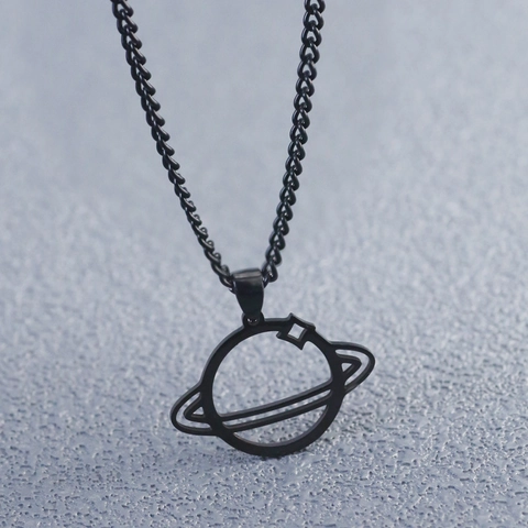 Collana con Ciondolo a Forma di Pianeta Saturno in Acciaio al Titanio Minimalista Gioielli Personalizzati in Stile Punk per Unisex Moda Quotidiana