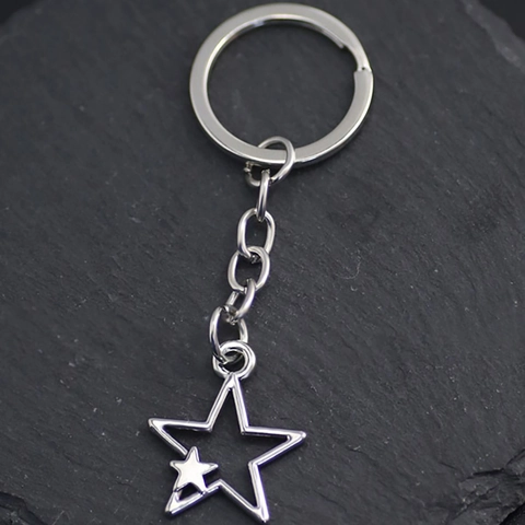 Llavero Minimalista de Aleación de Zinc con Estrella Hueca Colgante Plata Estrella de Cinco Puntas Llavero de Moda Regalo para Bolso