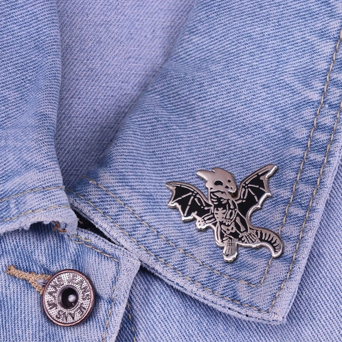 Gothic Alloy Enamel Skeleton Dragon Brooch Pin Silver Black Dinosaur Bone Badge Punk Lapel Pins For Jackets Bags Jewelry