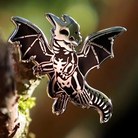Gothic Alloy Enamel Skeleton Dragon Brooch Pin Silver Black Dinosaur Bone Badge Punk Lapel Pins For Jackets Bags Jewelry