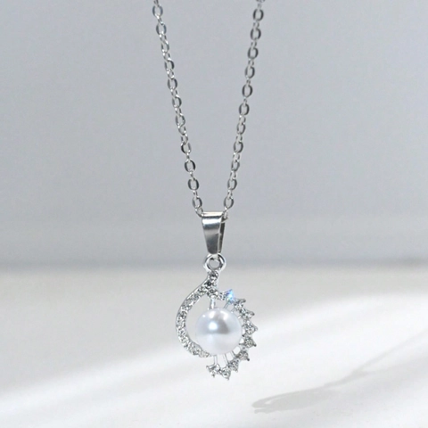 Elegante Collar de Acero Inoxidable con Colgante de Concha Perla Artificial Tono Plateado Strass Joyería para Mujer Regalo