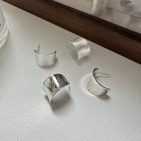 S925 Sterlingsilber Minimalistisch C-Förmige Ohrstecker Für Damen Retro Gebürstet Poliert Breitflächiger Geometrischer Ohrschmuck