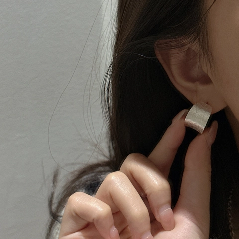 S925 Sterlingsilber Minimalistisch C-Förmige Ohrstecker Für Damen Retro Gebürstet Poliert Breitflächiger Geometrischer Ohrschmuck