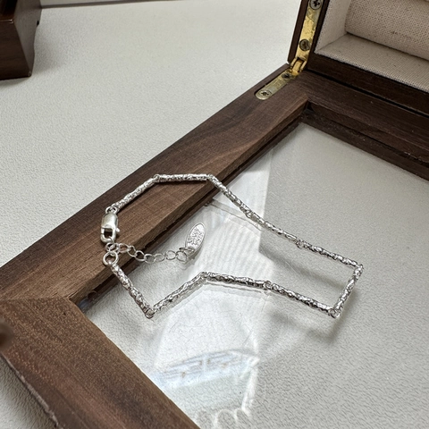 Bracelet S925 en Argent Sterling avec Texture Martelée Segmentée pour Femmes Bijoux Minimalistes Artistiques Chaîne Délicate Cadeau