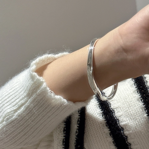 Brazalete Abierto de Plata de Ley 925 Minimalista Irregular Aerodinámico Vintage Pulido Ajustable Pulsera para Mujer Joyería