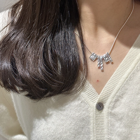 Collar de Plata de Ley 925 Retro Con Colgante de Cuadrado Irregolare Texturizado para Mujer Cadena de Serpiente Minimalista