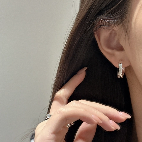 925 Sterling Zilver Onregelmatige Vloeibaar Metaal Golf Hoop Oorbellen Voor Dames Minimalistische Geplooide C-Vorm Oorknopjes