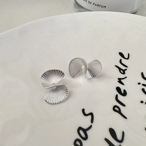 Orecchini a Bottone a Forma di Ventaglio in Argento Sterling S925 per Donna Orecchini Geometrici Plissettati Argento Opaco Regalo Gioielli