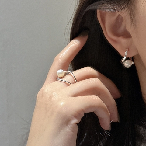 925 Sterling Silver Twisted Line Artificial Pearl Hoop Earrings For Women Minimalist Elegant Retro Style Jewelry Earrings Gift